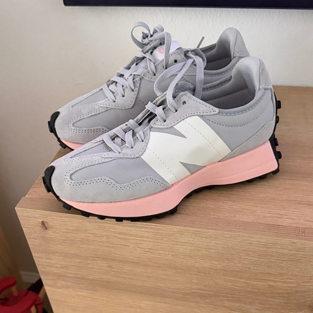 New Balance Women's Sneakers in Gray and Pink